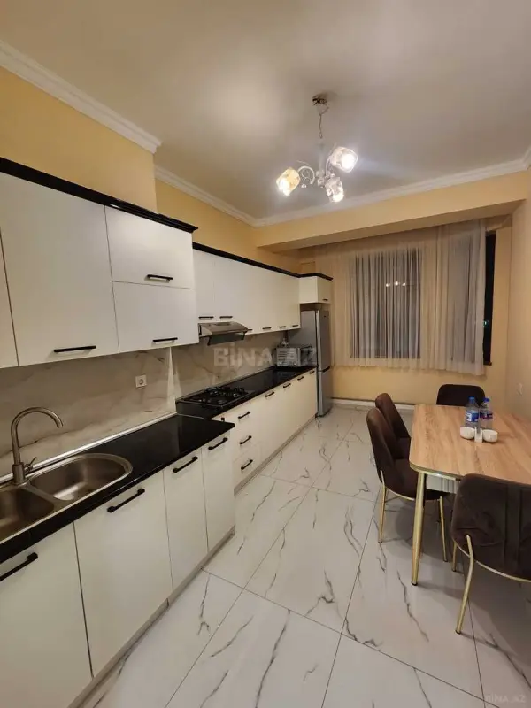 Kirayə verilir 2 otaqlı mənzil 106 m²