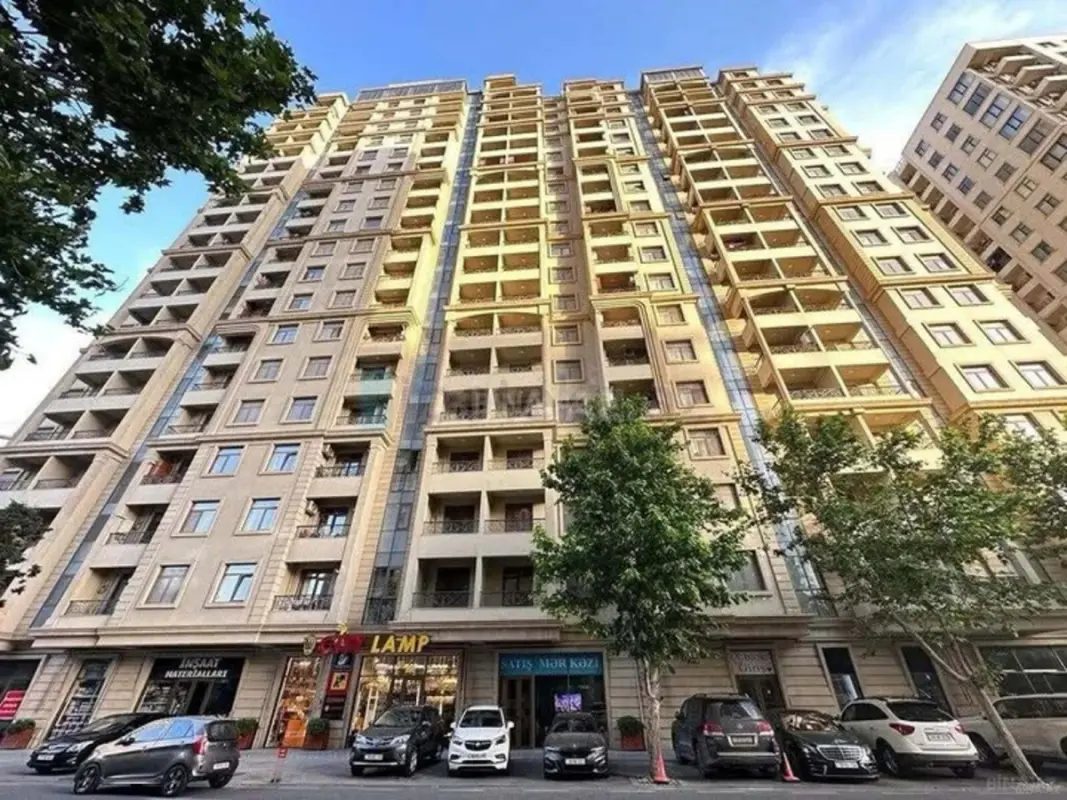Satılır 4 otaqlı mənzil 231 m²
