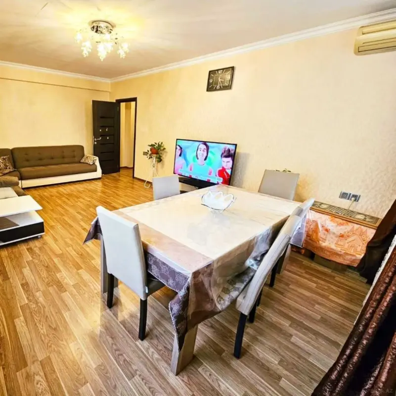 Satılır 3 otaqlı mənzil 130 m²