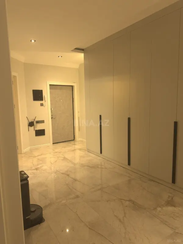 Satılır 3 otaqlı mənzil 154 m²