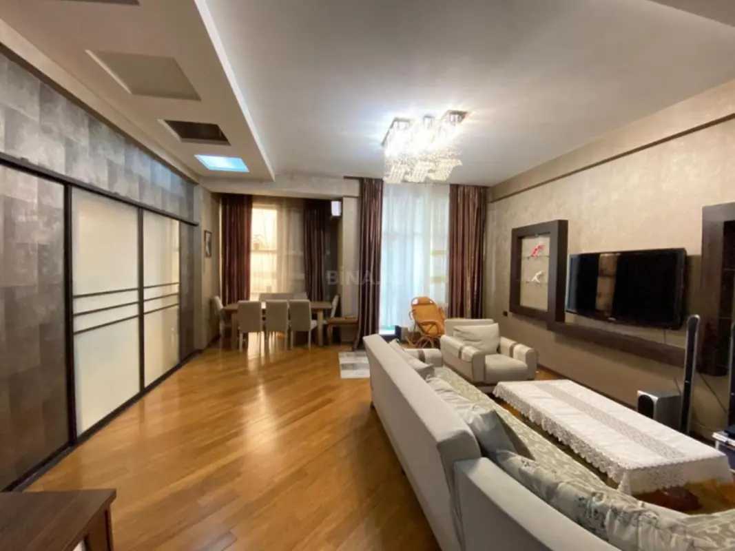 Kirayə verilir 3 otaqlı mənzil 150 m²