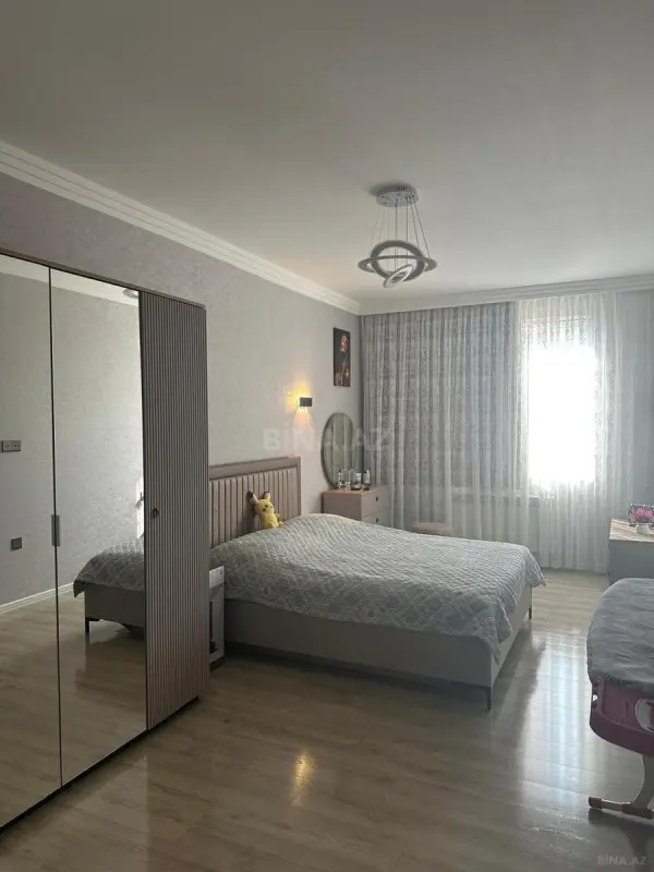 Satılır 3 otaqlı mənzil 154 m²