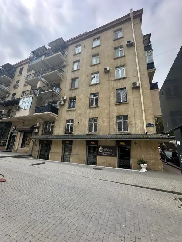 Satılır 2 otaqlı mənzil 75 m²