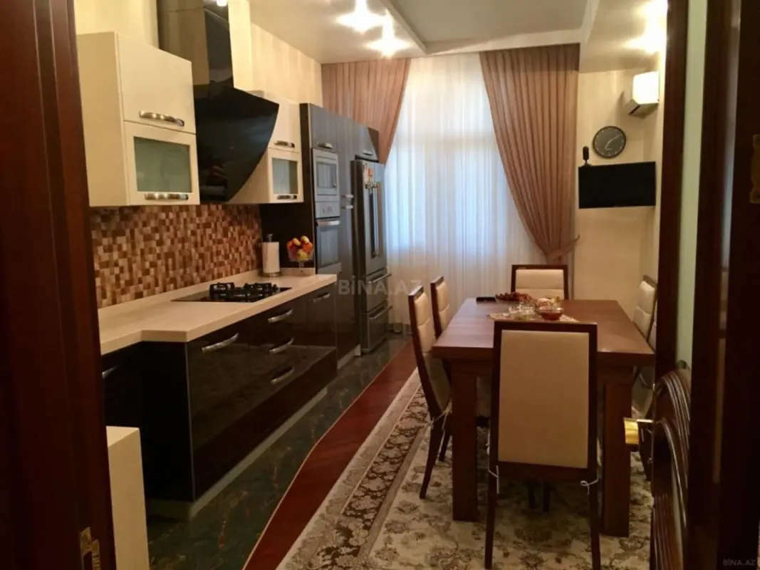 Satılır 5 otaqlı mənzil 202 m²