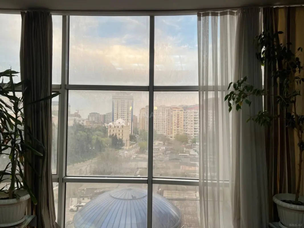 Satılır 2 otaqlı mənzil 119 m²