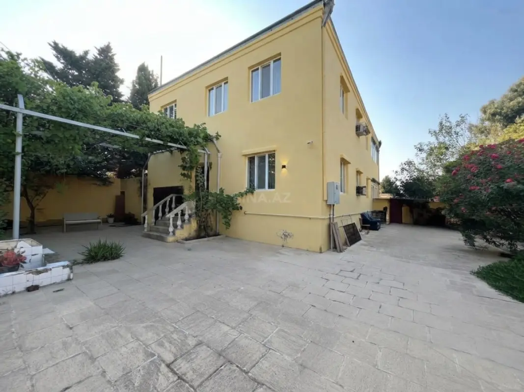 Satılır 7 otaqlı həyət evi 400 m²
