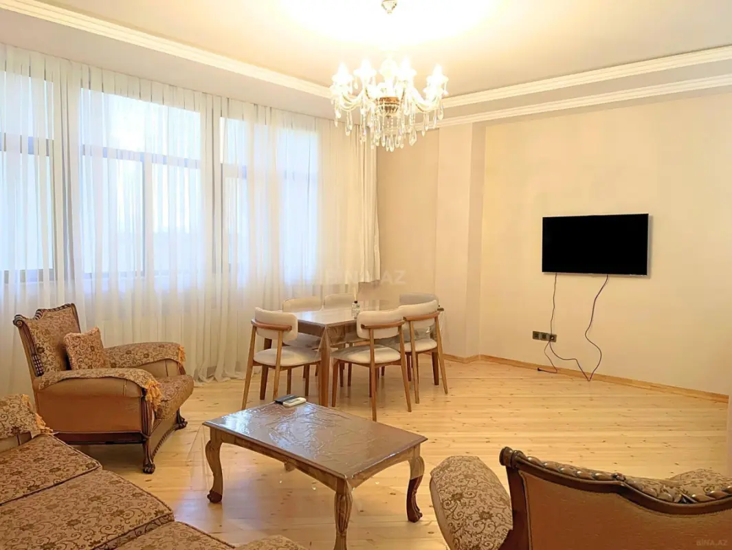 Kirayə verilir 2 otaqlı mənzil 110 m²