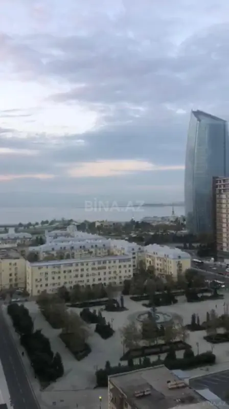 Satılır 3 otaqlı mənzil 152 m²