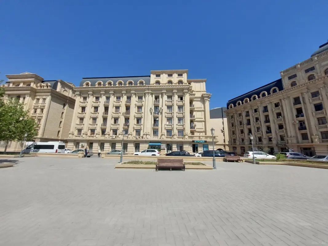 Satılır 4 otaqlı mənzil 160 m²