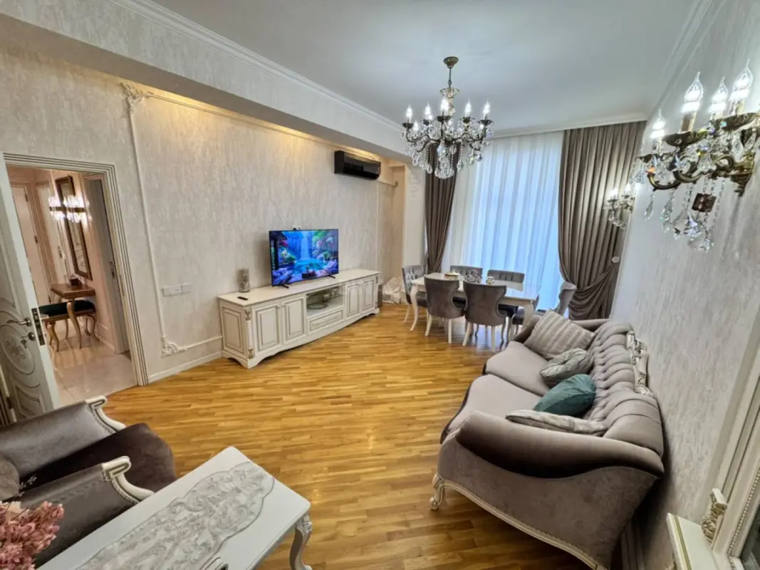 Satılır 4 otaqlı mənzil 115 m²