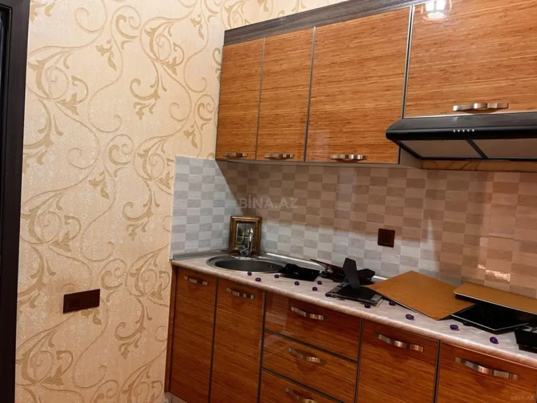 Satılır 4 otaqlı mənzil 210 m²