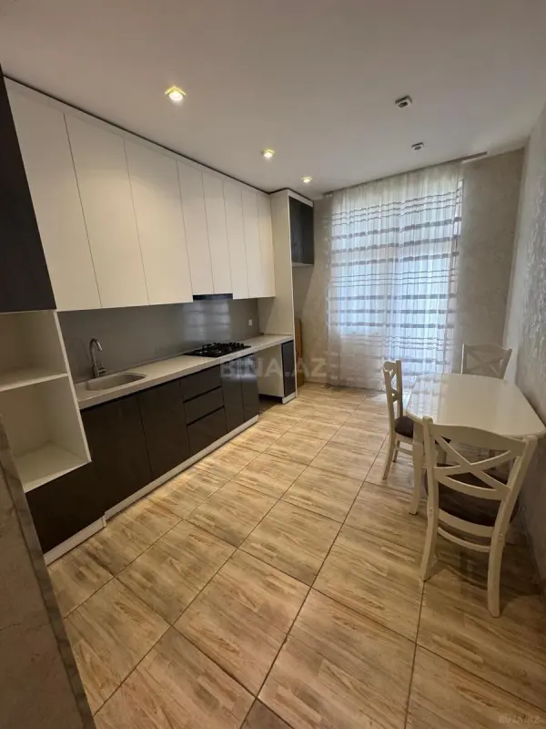 Kirayə verilir 3 otaqlı mənzil 127 m²