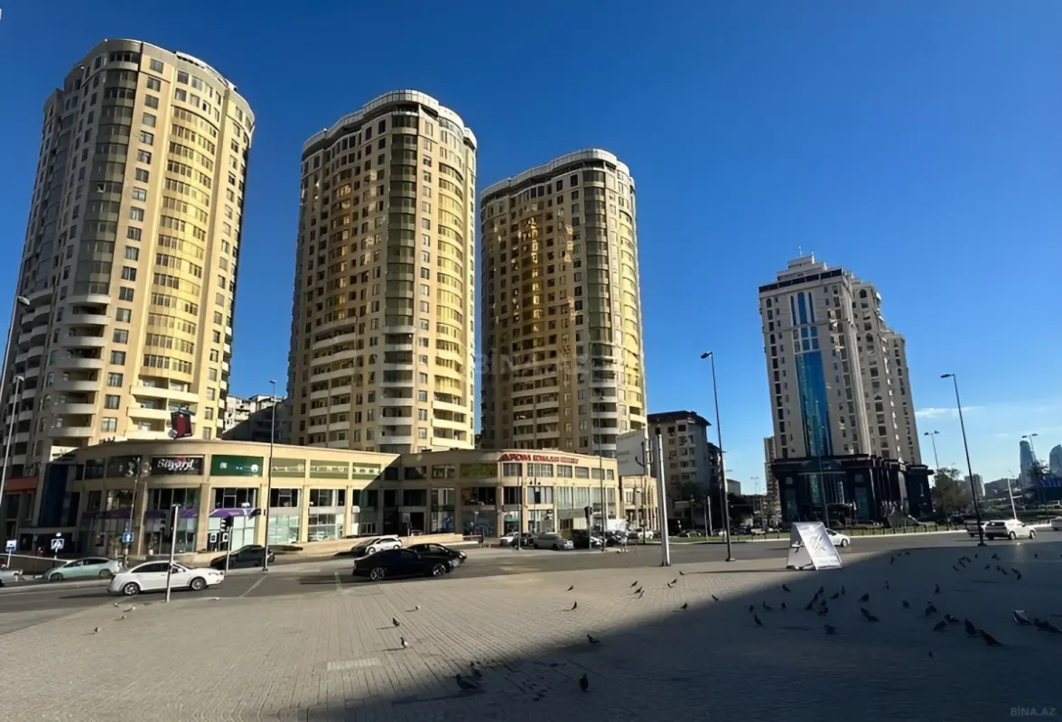 Satılır 4 otaqlı mənzil 175 m²