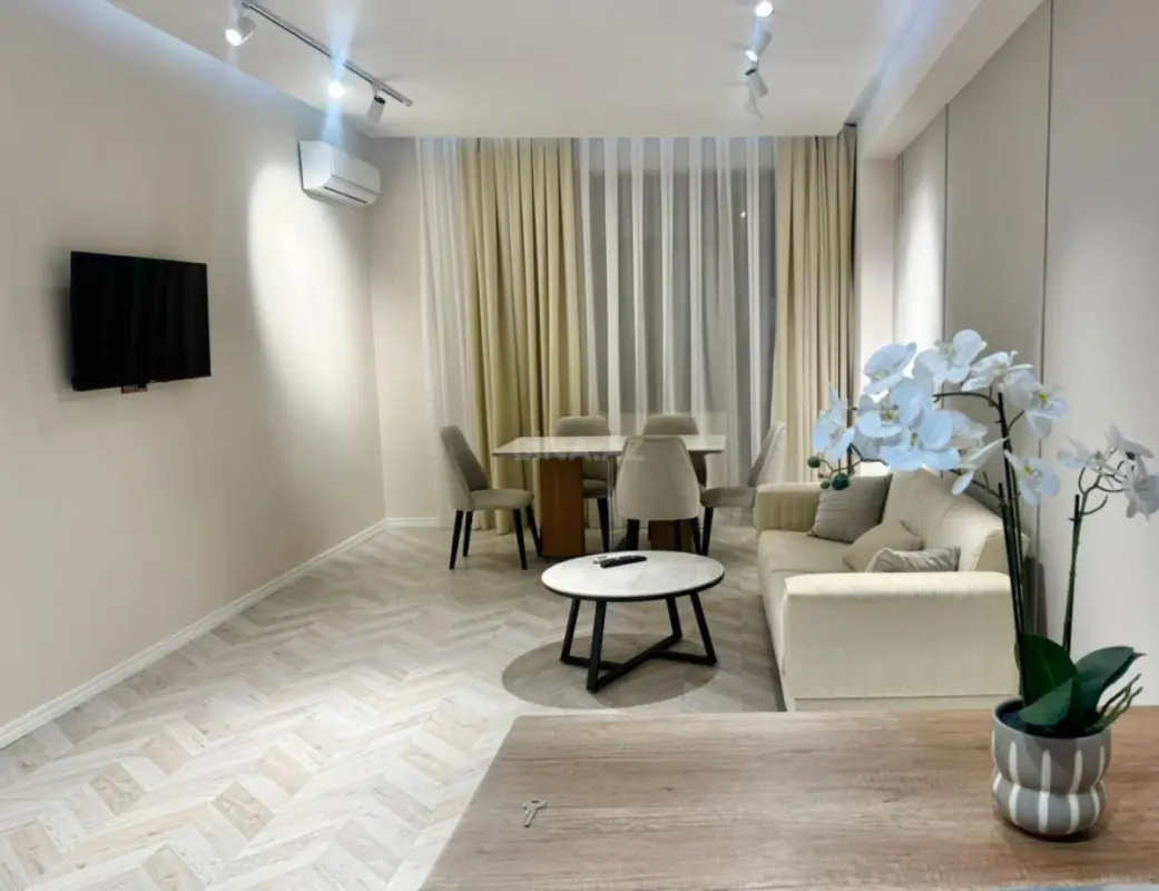 Kirayə verilir 2 otaqlı mənzil 83 m²