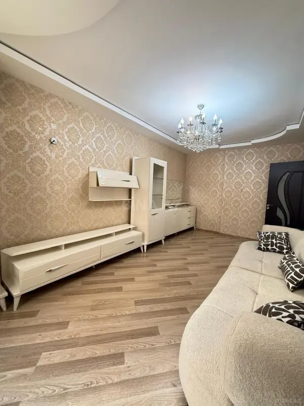 Kirayə verilir 2 otaqlı mənzil 80 m²