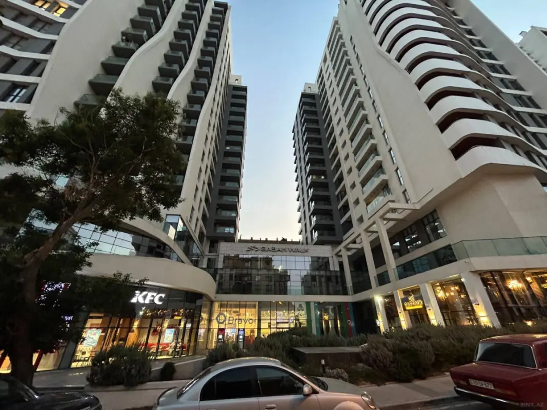 Satılır 5 otaqlı mənzil 220 m²