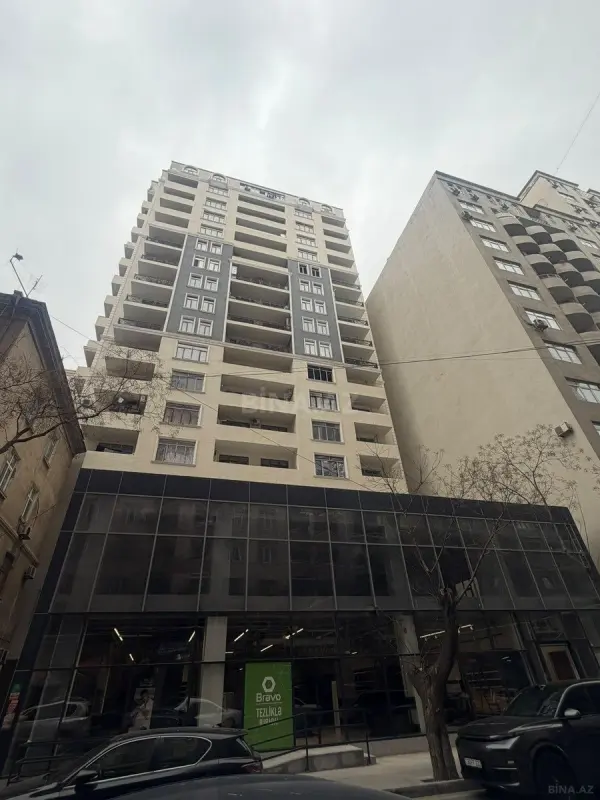 Satılır 4 otaqlı mənzil 174 m²