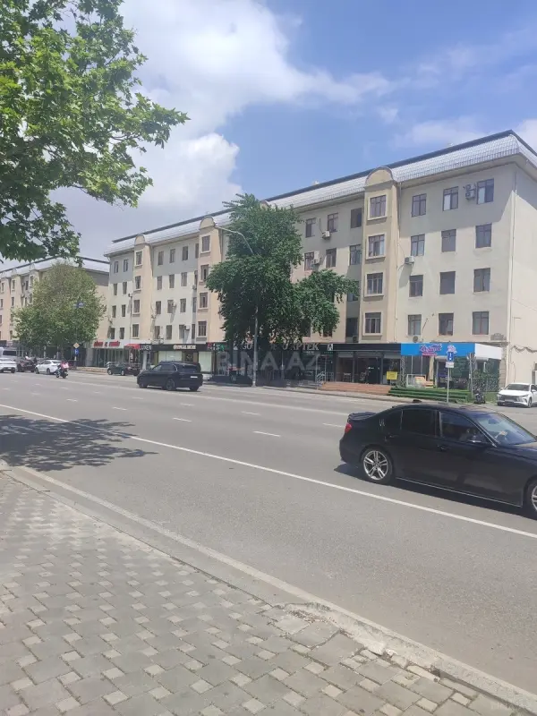 Satılır 4 otaqlı mənzil 125 m²