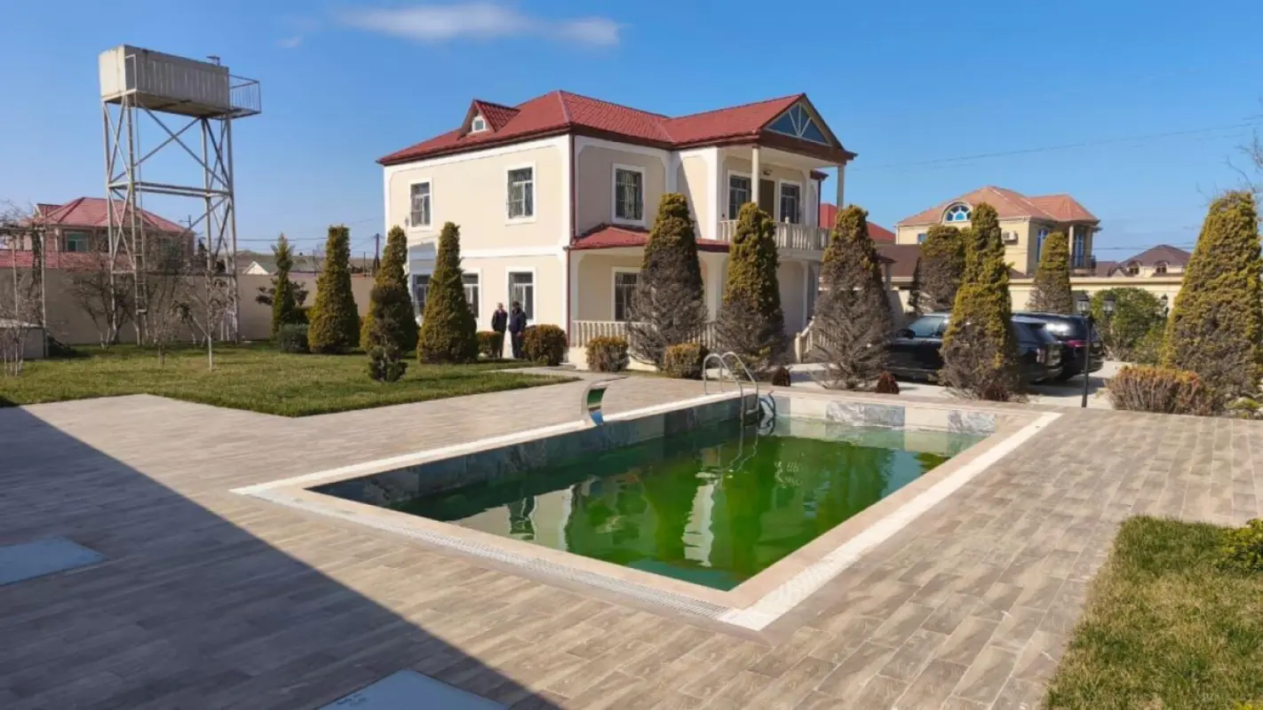 Satılır 7 otaqlı həyət evi 250 m²