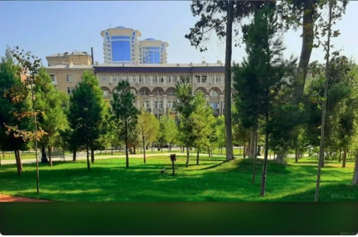 Satılır 4 otaqlı mənzil 120 m²