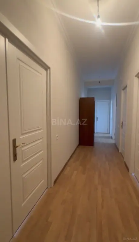 Kirayə verilir 4 otaqlı mənzil 136 m²