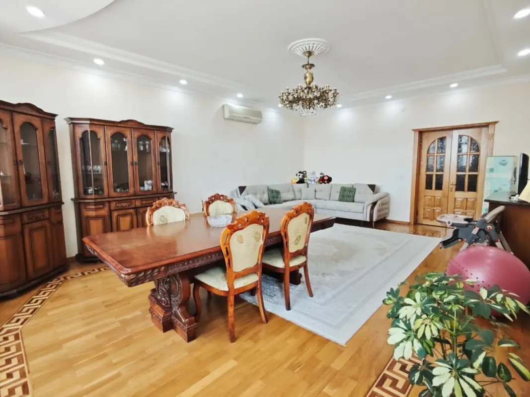 Satılır 3 otaqlı mənzil 140 m²