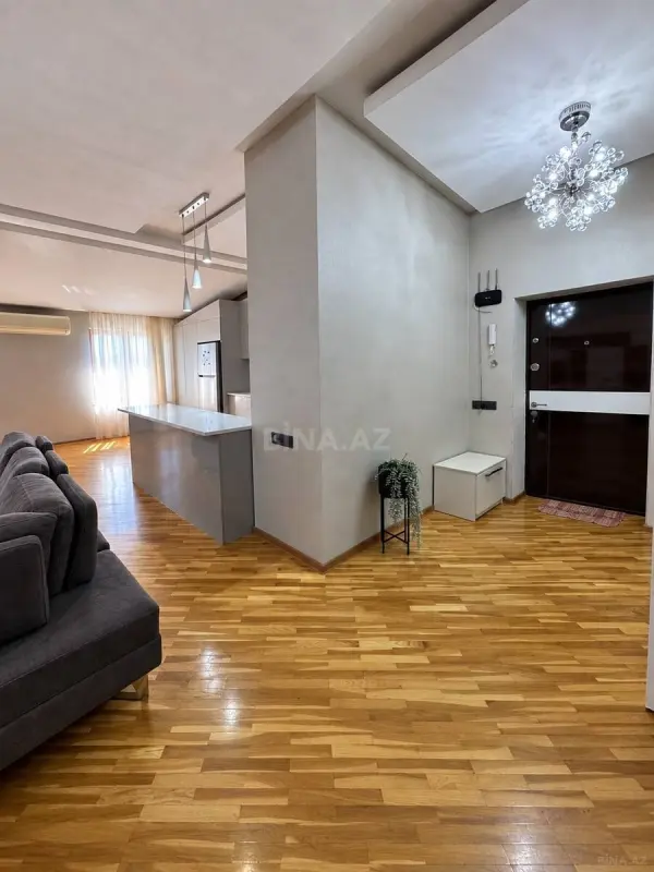 Kirayə verilir 2 otaqlı mənzil 81 m²