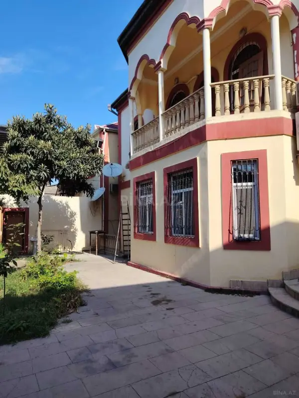 Kirayə verilir 10 otaqlı həyət evi 320 m²