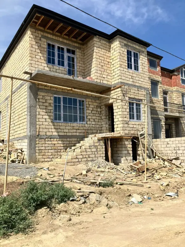 Satılır 4 otaqlı həyət evi 140 m²