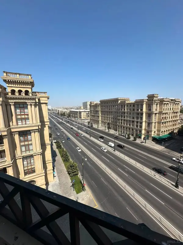 Kirayə verilir 5 otaqlı mənzil 265 m²