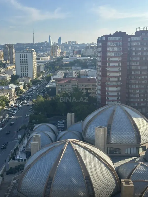 Satılır 4 otaqlı mənzil 168 m²