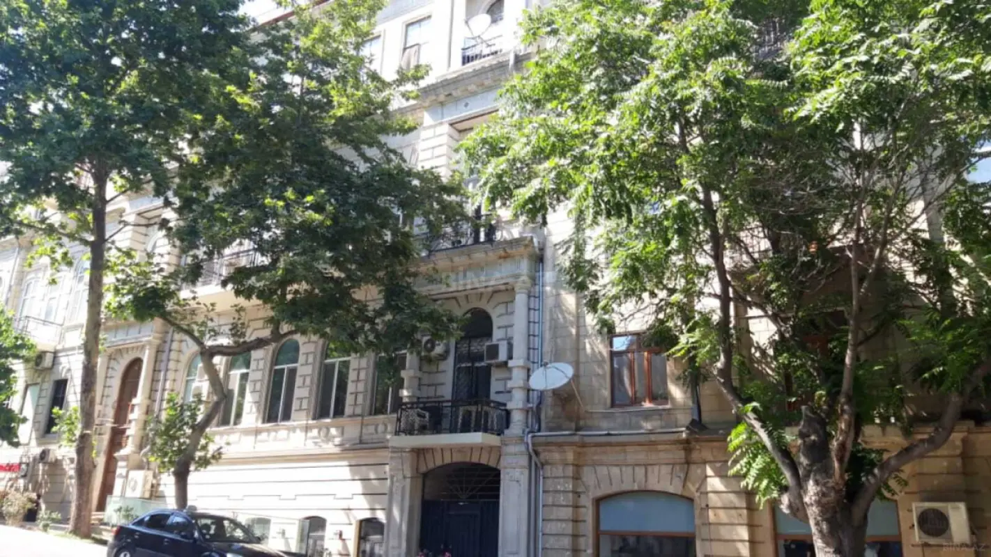 Kirayə verilir 4 otaqlı mənzil 140 m²