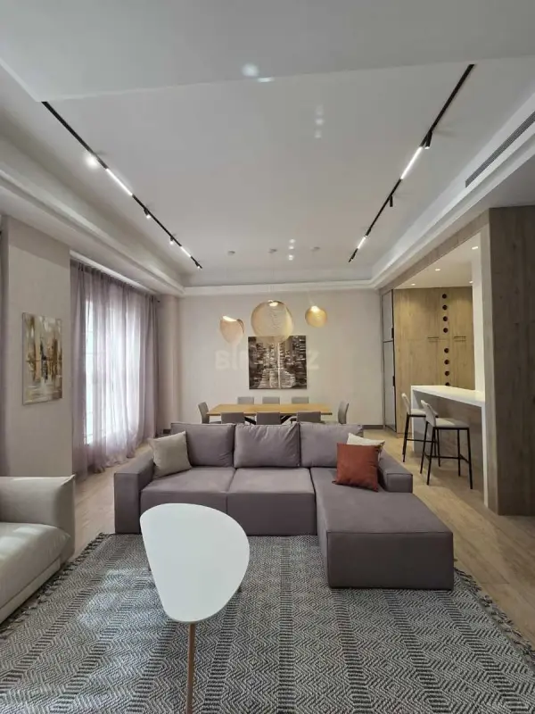 Kirayə verilir 2 otaqlı mənzil 73 m²