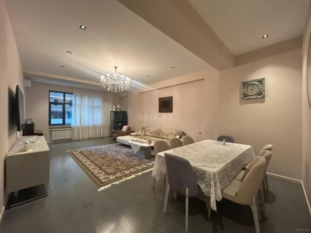 Satılır 4 otaqlı mənzil 220 m²
