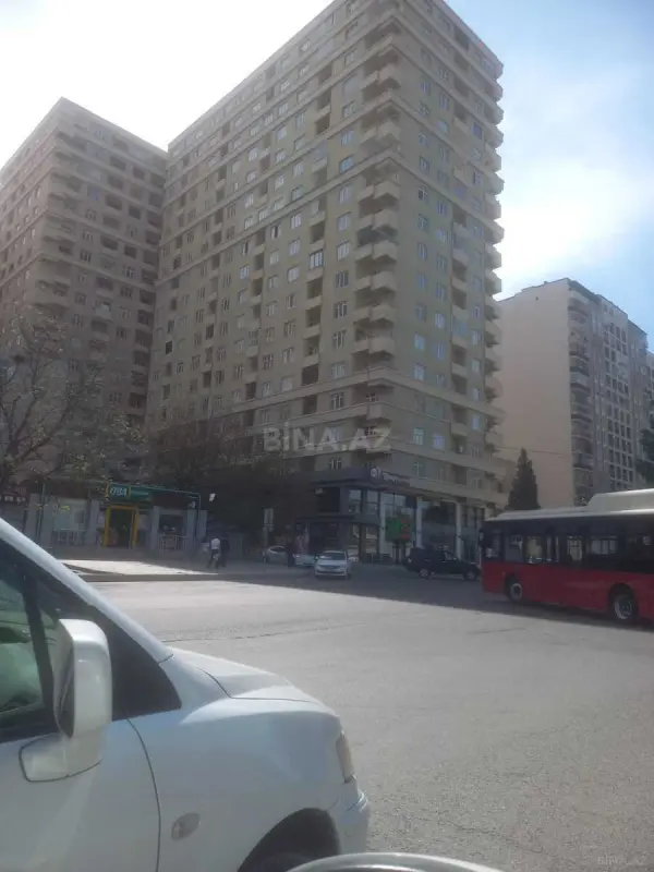 Satılır 3 otaqlı mənzil 136 m²