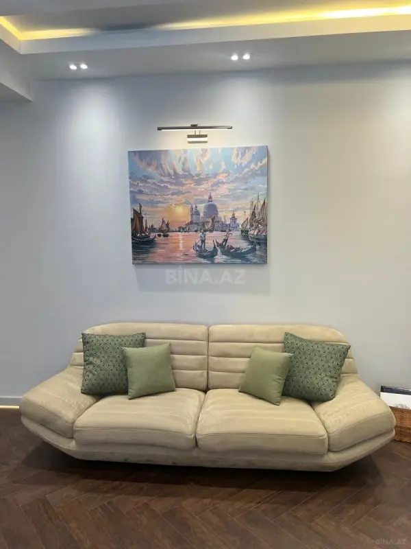 Satılır 3 otaqlı mənzil 143 m²