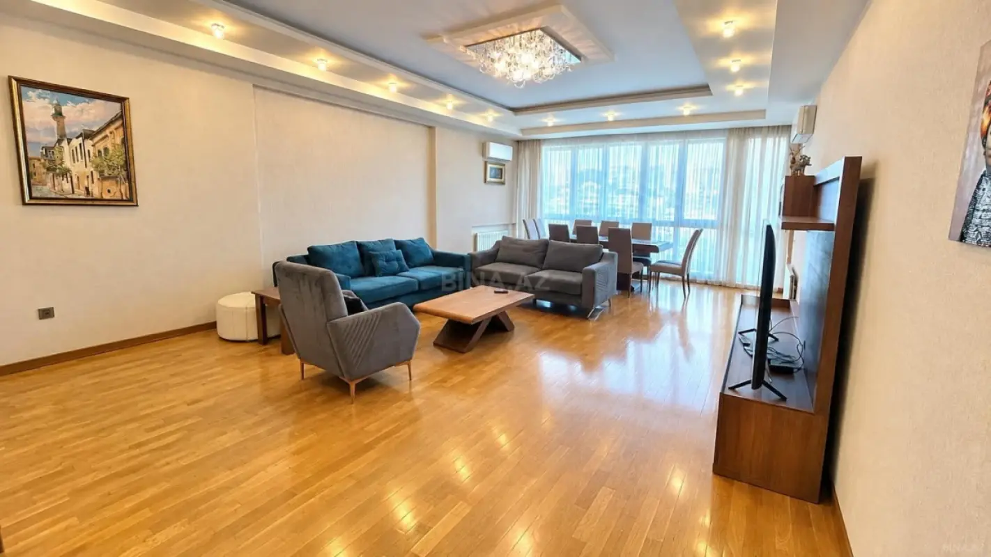 Kirayə verilir 4 otaqlı mənzil 210 m²