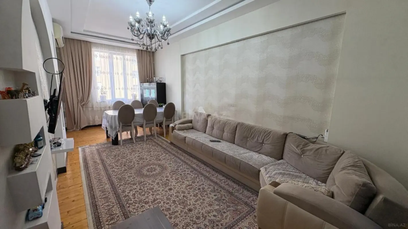 Satılır 4 otaqlı mənzil 135 m²