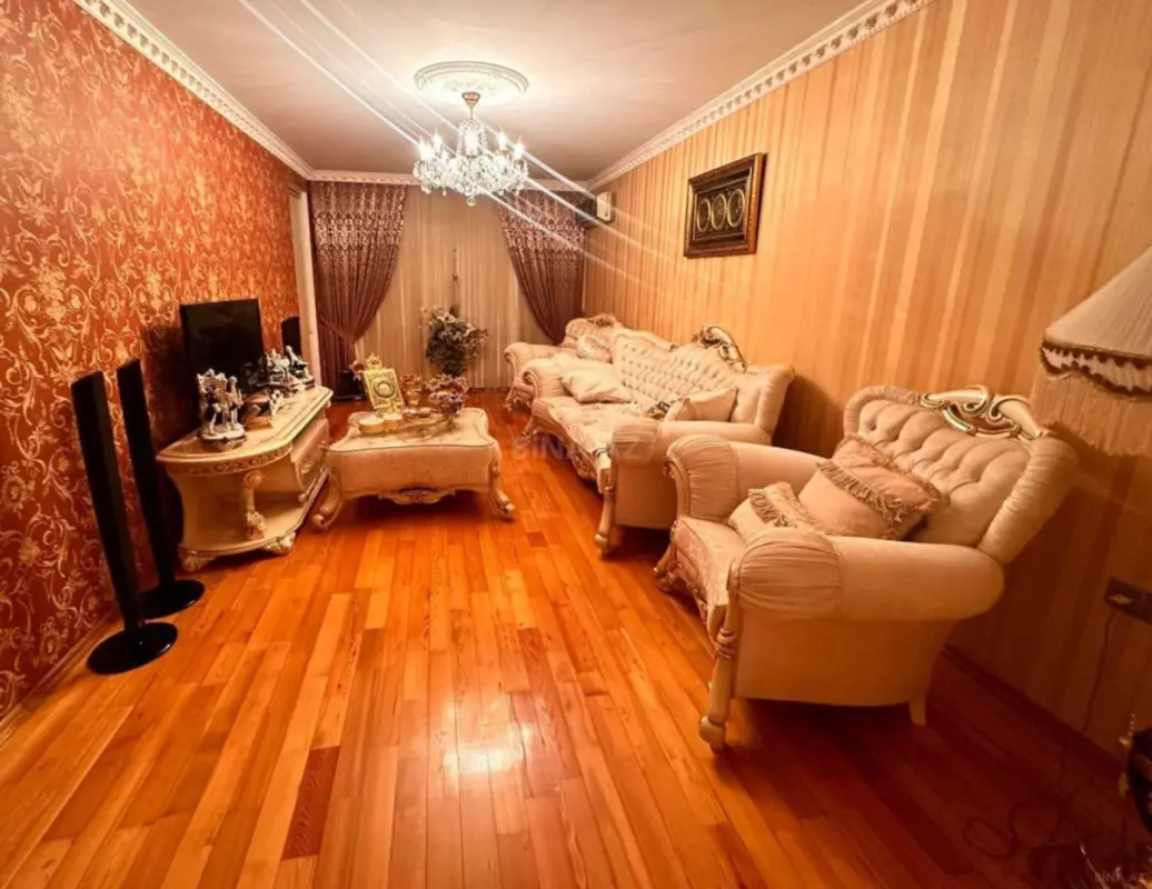 Satılır 3 otaqlı mənzil 136 m²