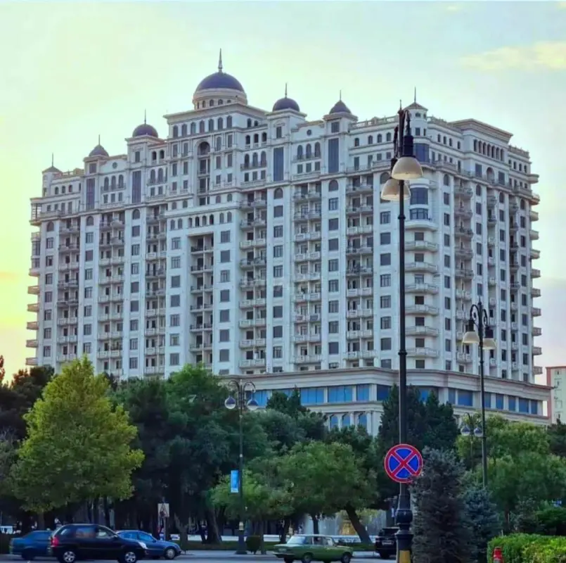 Satılır 2 otaqlı mənzil 91 m²