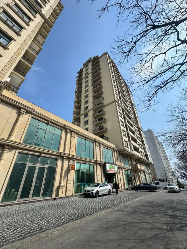 Satılır 4 otaqlı mənzil 178 m²