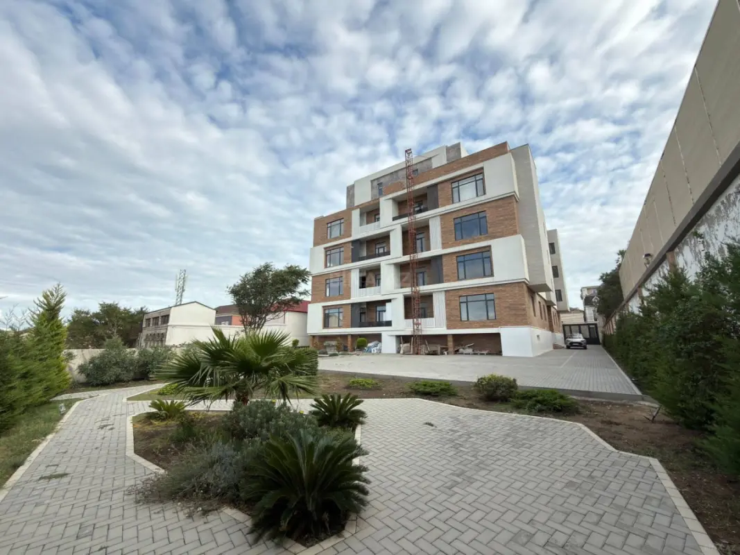Satılır 3 otaqlı mənzil 118 m²