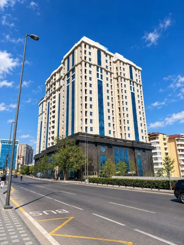 Kirayə verilir 5 otaqlı mənzil 185 m²