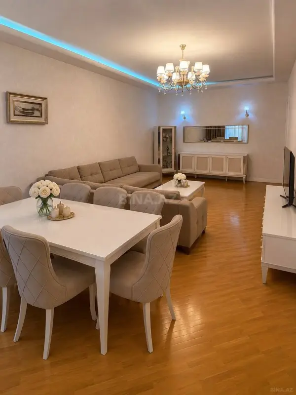 Kirayə verilir 2 otaqlı mənzil 103 m²