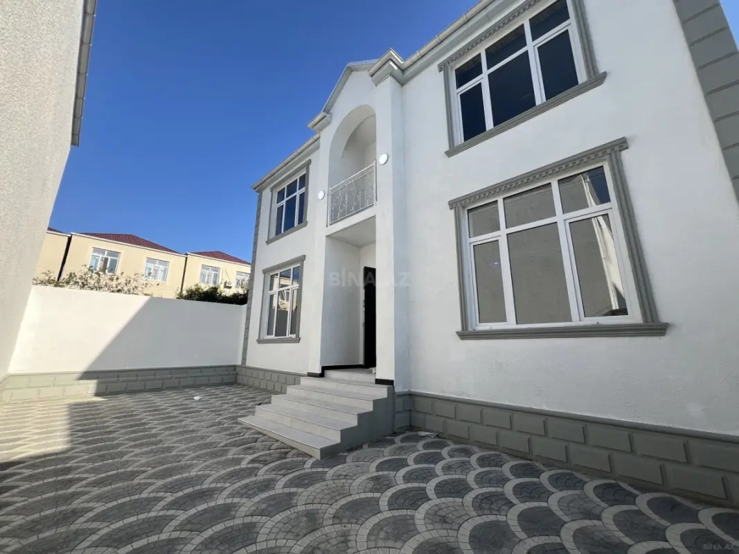 Satılır 5 otaqlı həyət evi 180 m²