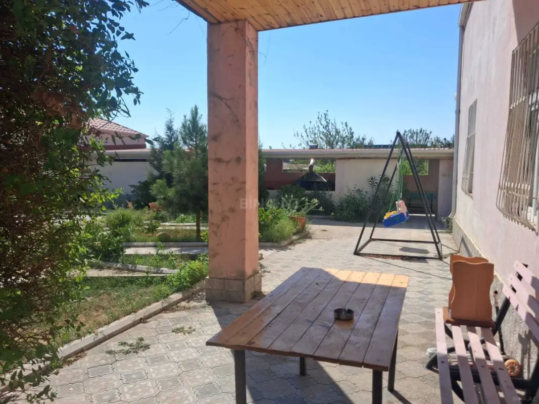 Satılır 8 otaqlı həyət evi 295 m²