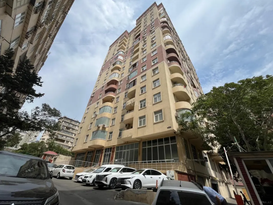 Satılır 3 otaqlı mənzil 110 m²