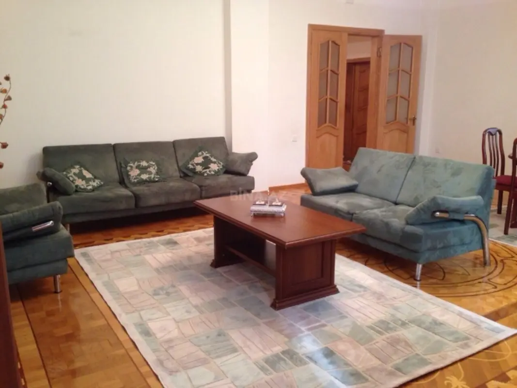 Kirayə verilir 3 otaqlı mənzil 120 m²