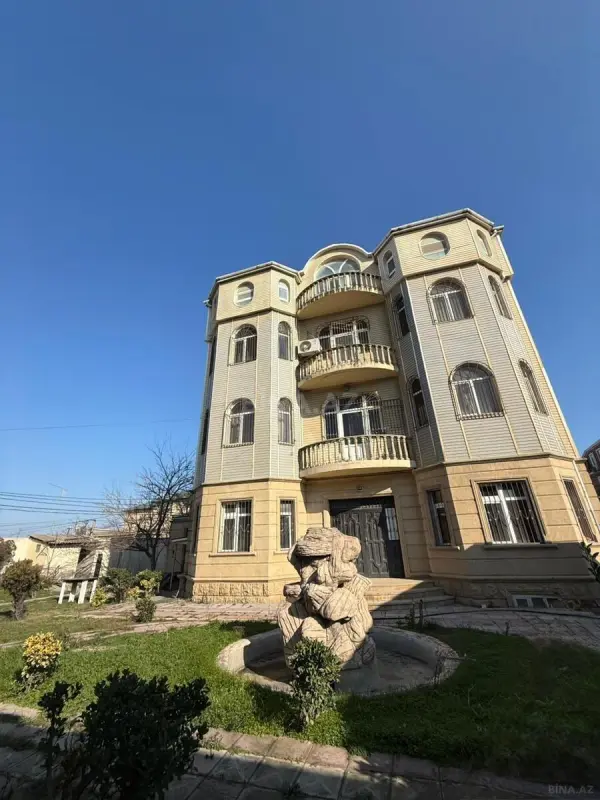 Satılır 8 otaqlı həyət evi 620 m²