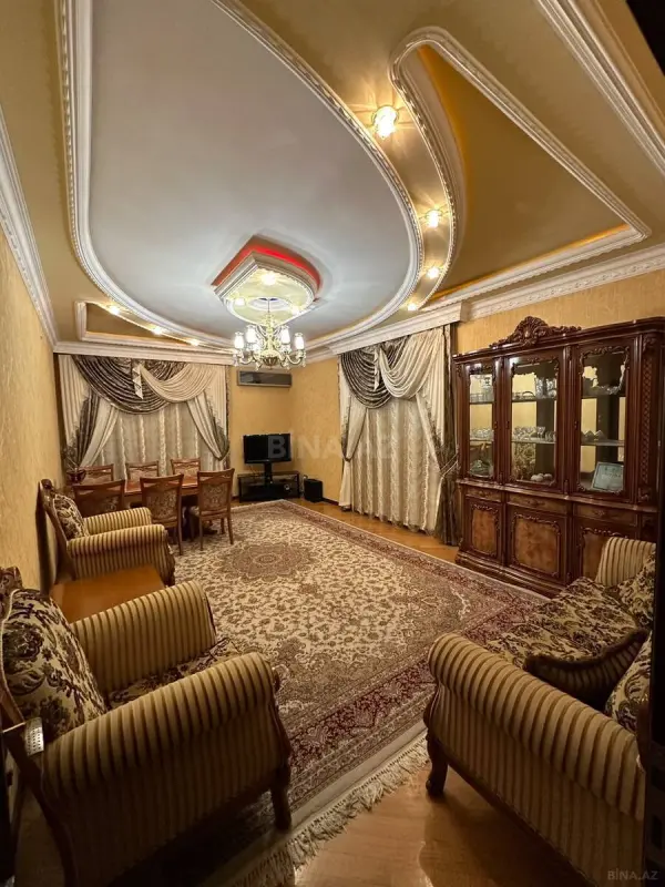 Satılır 3 otaqlı mənzil 136 m²